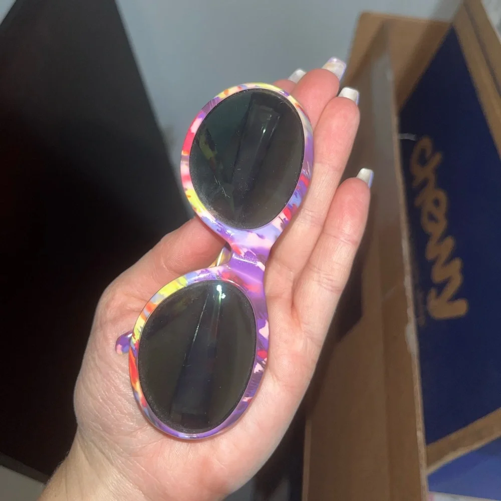 GIRL’S SUNGLASSES - 1990’S